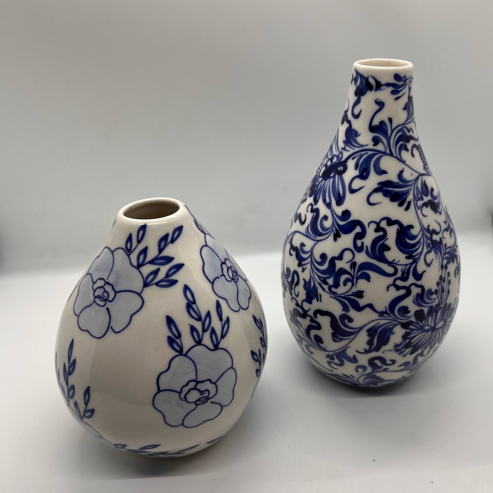 A charming PAIR of vases in this classic vintage Chinoiserie botanical style.